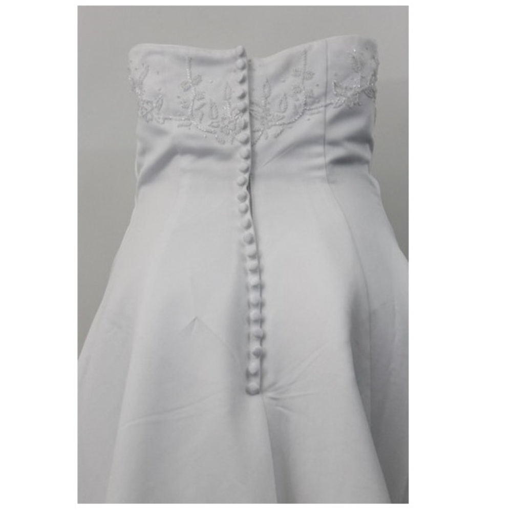 Stunning Wedding Dress - Picture 3 of 8